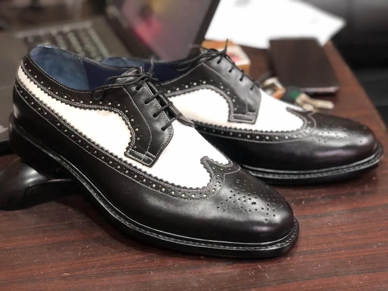 Handmade Men's White Black Wing Tip Brogue Leather Lace Up Shoes, Men Designer Dress Formal Luxury Shoes